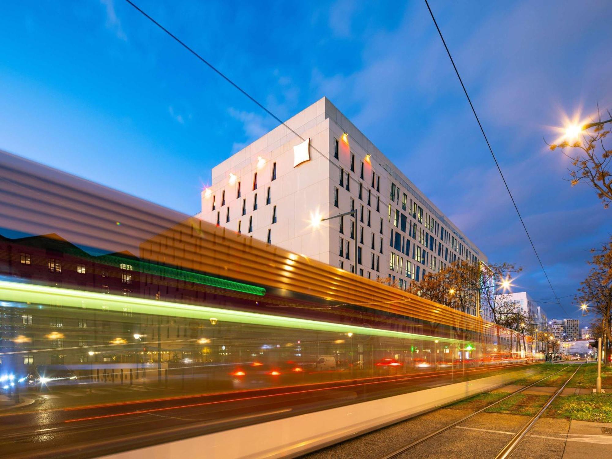 Ibis Marseille Centre Euromed Hotel Exterior foto